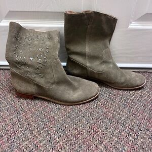 Jack Rogers Olive Ankle Boots with leather Detail